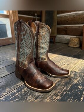 ARIAT WOMEN'S ROUND UP WESTERN BOOTS - BROAD SQUARE TOE SIZE 7